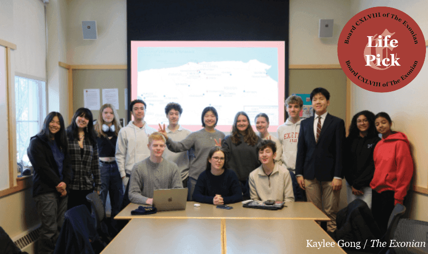 Sunday, 2 p.m. Throughout campus, the chimes of the bell reverberate, signalling different things for different students. Some snake their way downtown for a late lunch out. A few scuffle along the roads, with no particular destination in mind. 